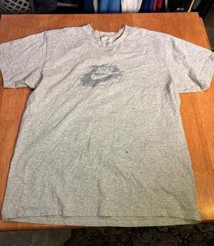Nike Graphic Logo T-Shirt Gray Size Medium